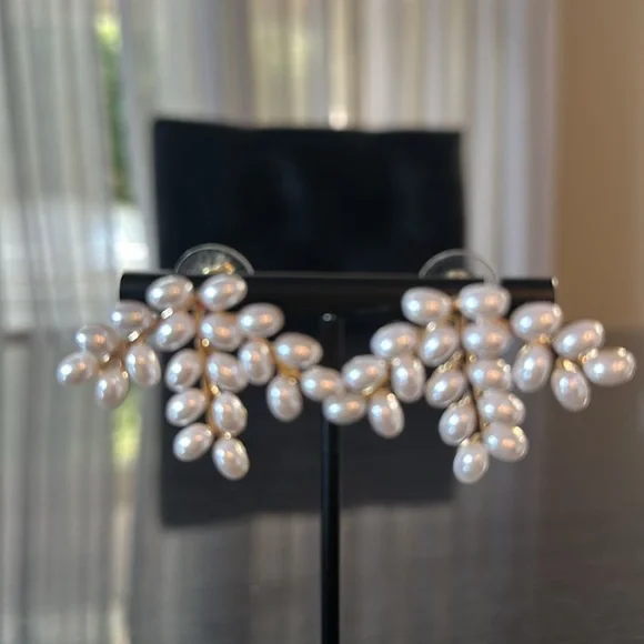 Pearl  statement earrings. GORGEOUS! - Picture 8 of 8